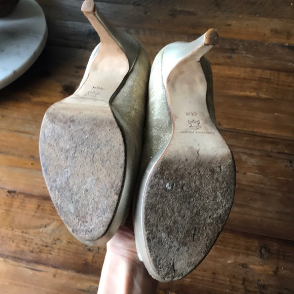 6.5 Gold Antonio Melani Heels - Picture 5 of 5
